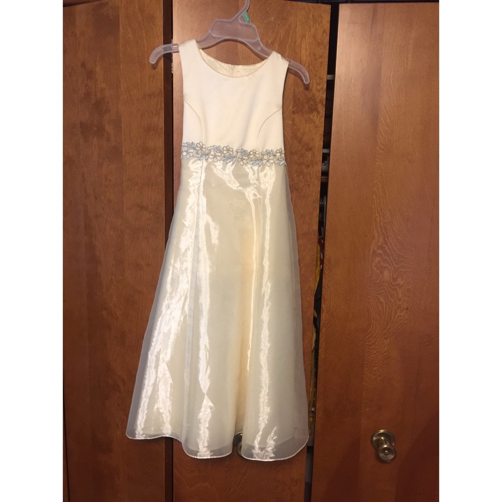 Girl’s dress